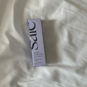 New in box Saie glowy super gel